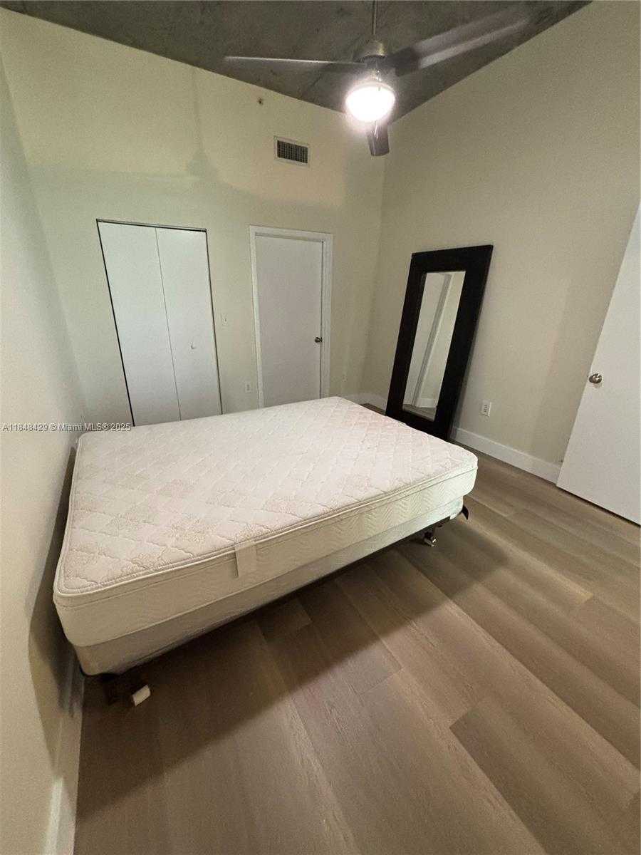 Small Image of 2001 BISCAYNE BLVD #2217, Miami Number 8