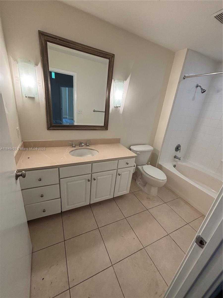 Small Image of 2001 BISCAYNE BLVD #2217, Miami Number 9