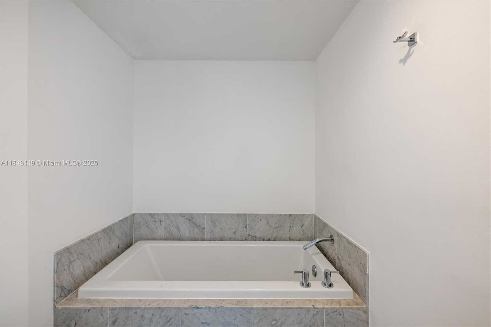 Small Image of 244 BISCAYNE BLVD #3904, Miami Number 14