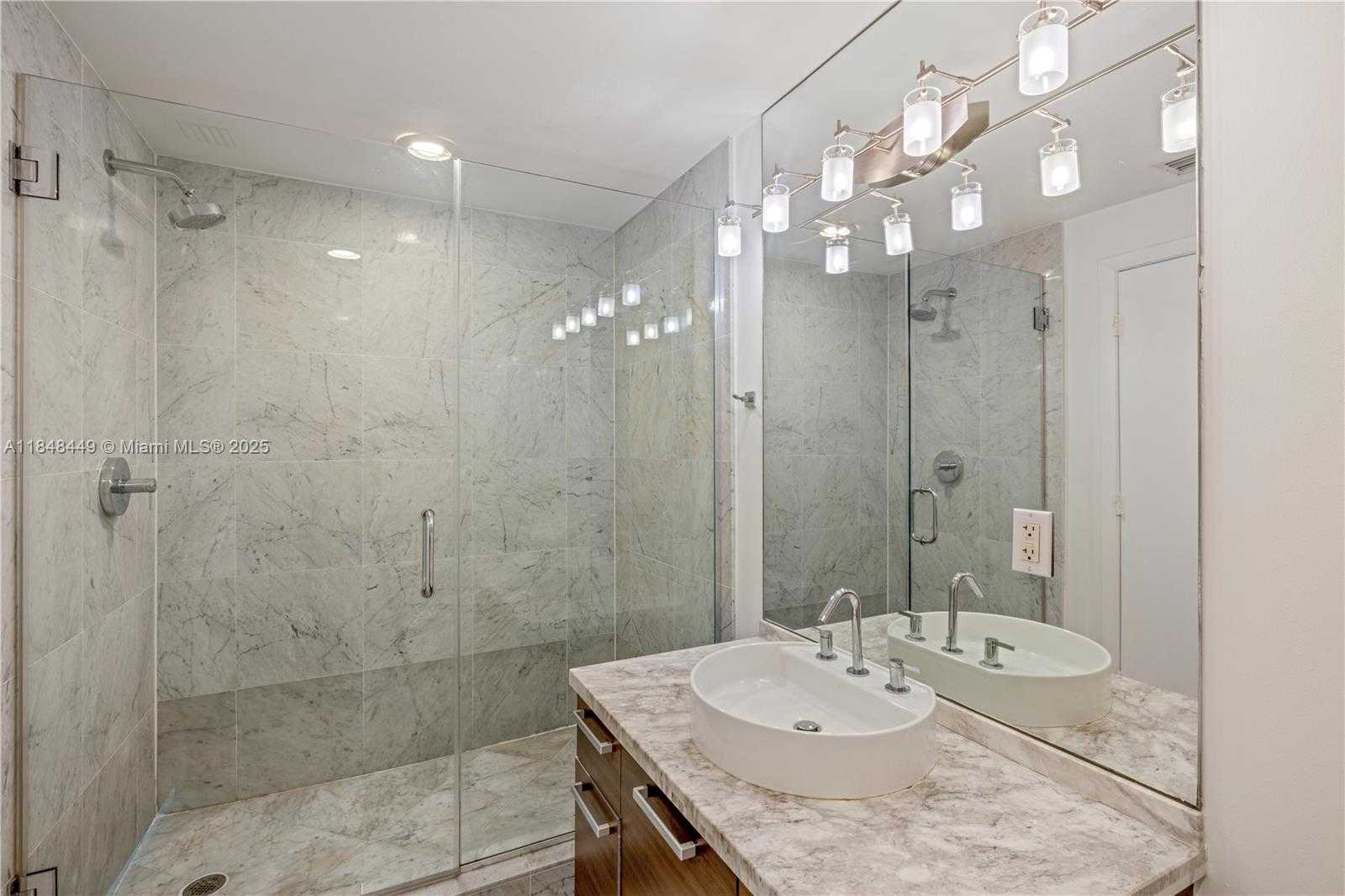 Small Image of 244 BISCAYNE BLVD #3904, Miami Number 15