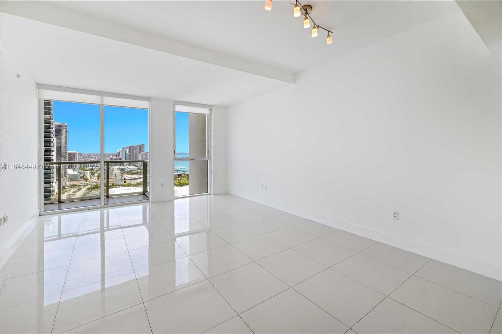 Small Image of 244 BISCAYNE BLVD #3904, Miami Number 4