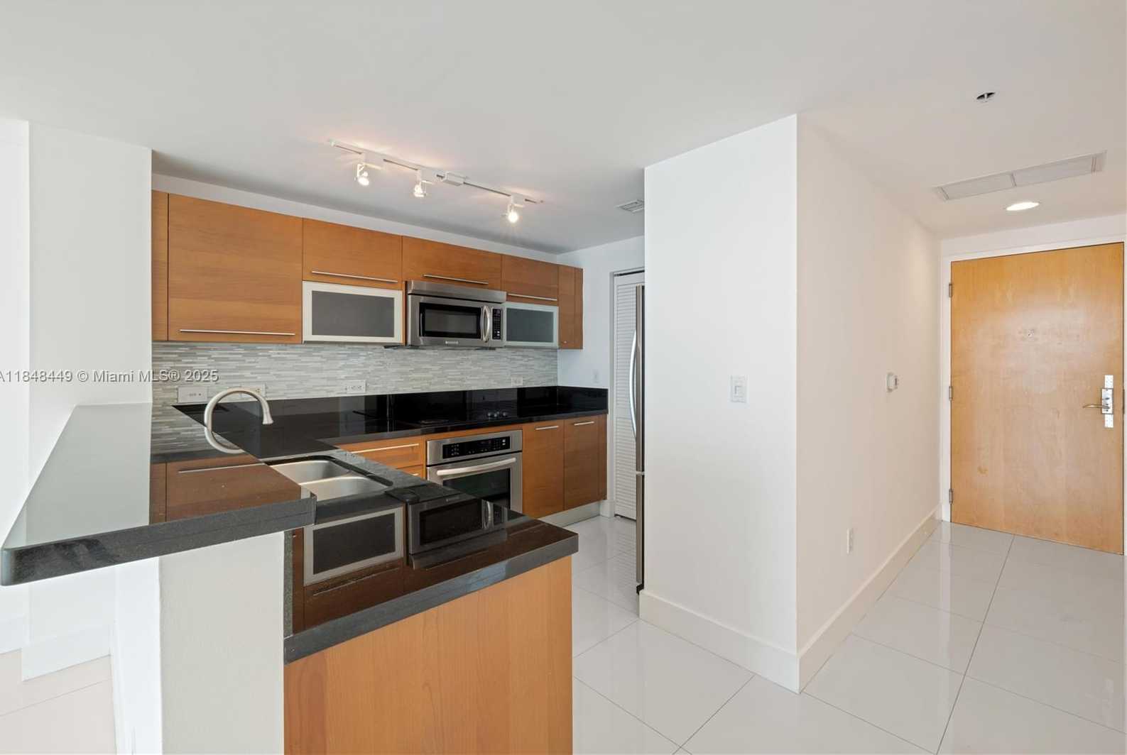 Small Image of 244 BISCAYNE BLVD #3904, Miami Number 7