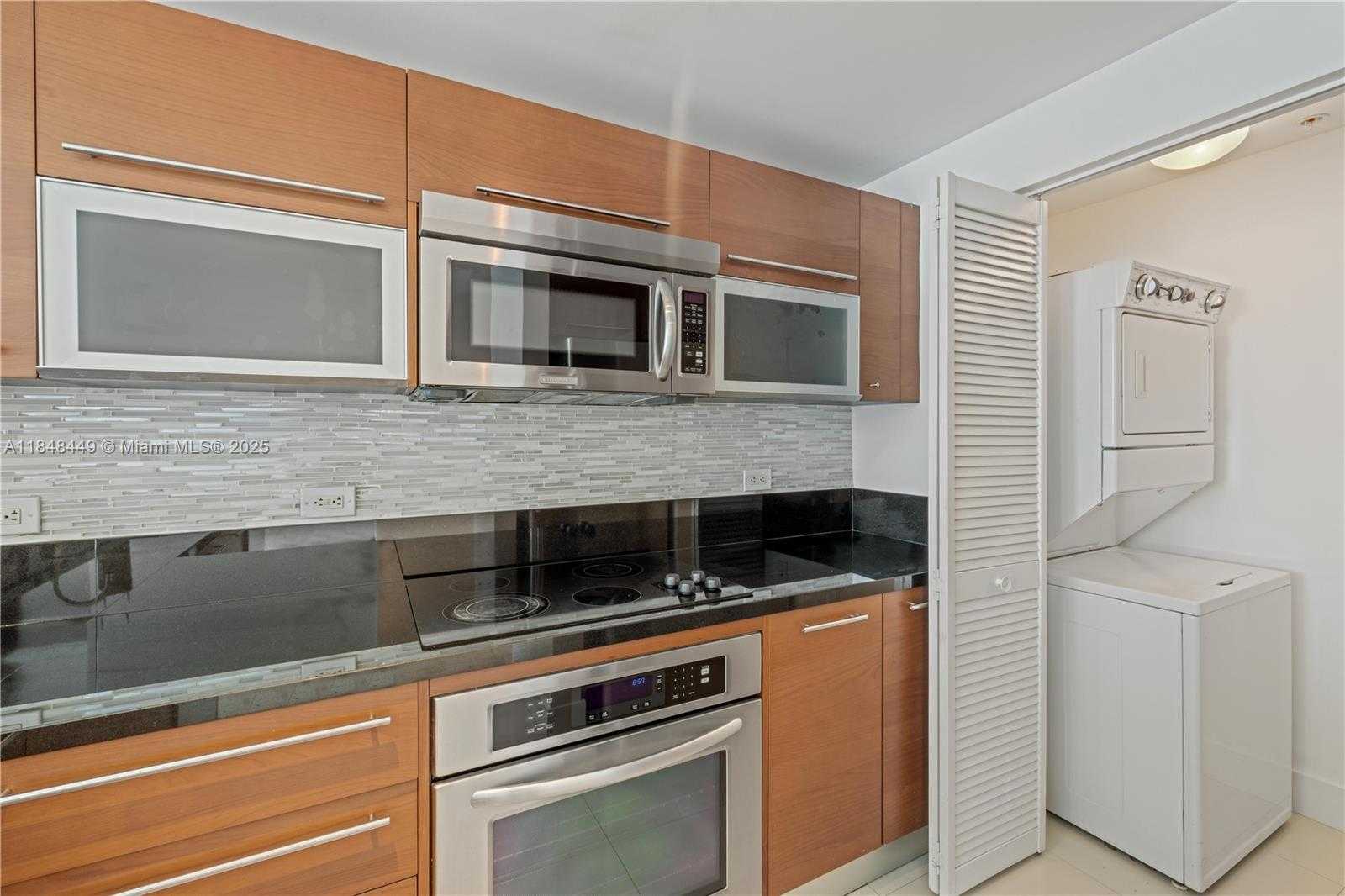 Small Image of 244 BISCAYNE BLVD #3904, Miami Number 8
