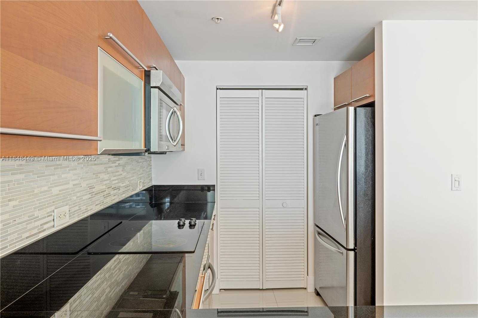 Small Image of 244 BISCAYNE BLVD #3904, Miami Number 9