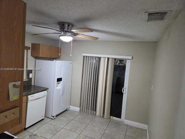 Small Image of 18921 NORTH WEST 63RD CT CIR, Hialeah Number 5