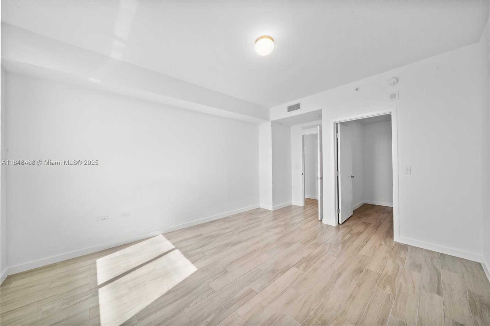 Small Image of 999 SOUTH WEST 1ST AVE #2406, Miami Number 21