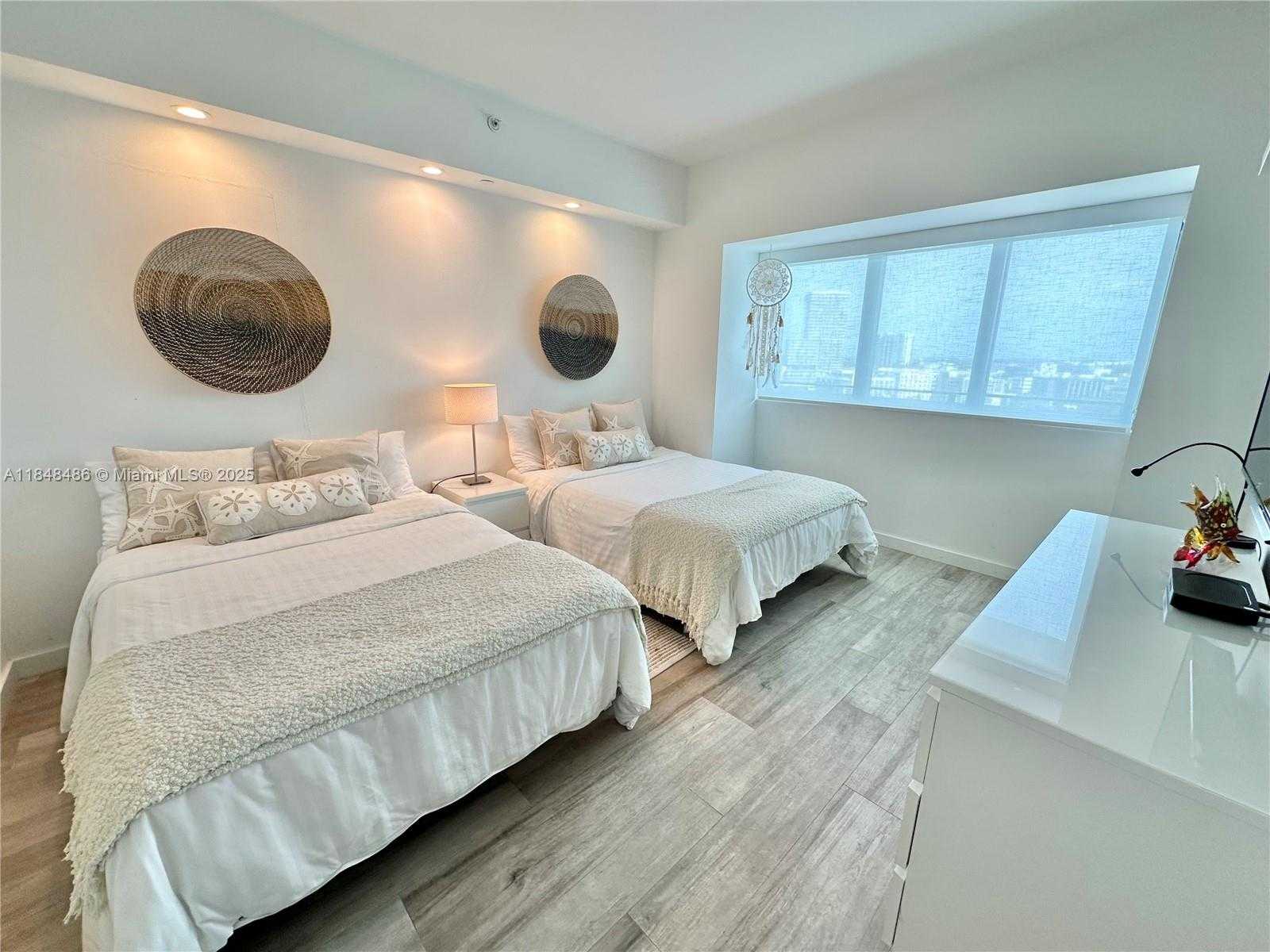 Small Image of 650 NORTH EAST 32ND ST #1404, Miami Number 17