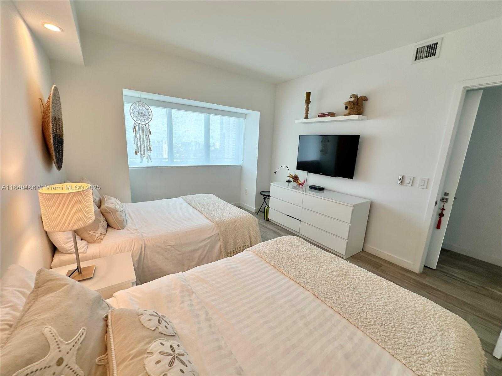 Small Image of 650 NORTH EAST 32ND ST #1404, Miami Number 18