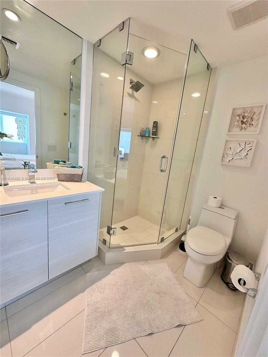 Small Image of 650 NORTH EAST 32ND ST #1404, Miami Number 19