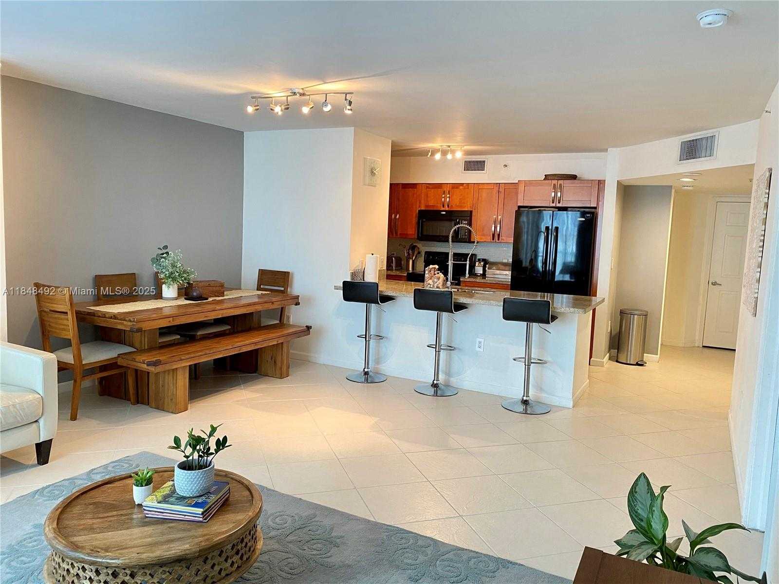 Small Image of 1155 BRICKELL BAY DR #302, Miami Number 10