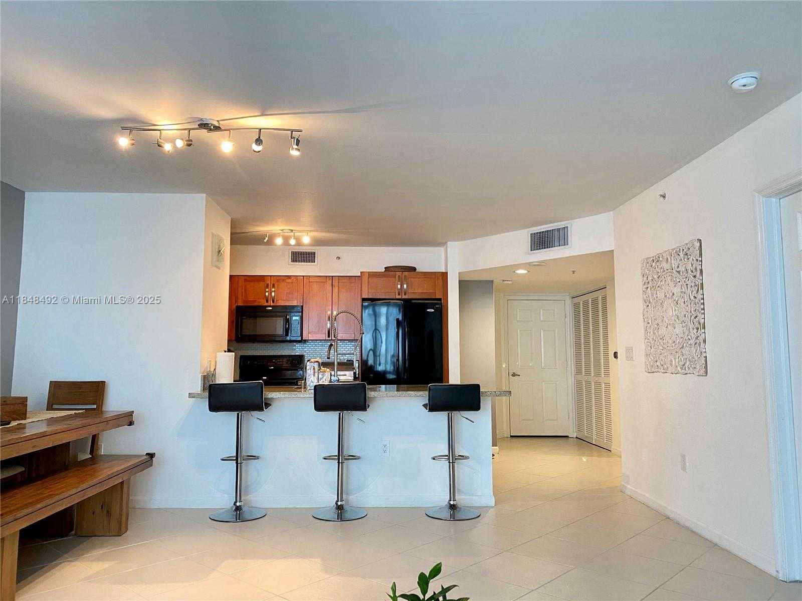 Small Image of 1155 BRICKELL BAY DR #302, Miami Number 12