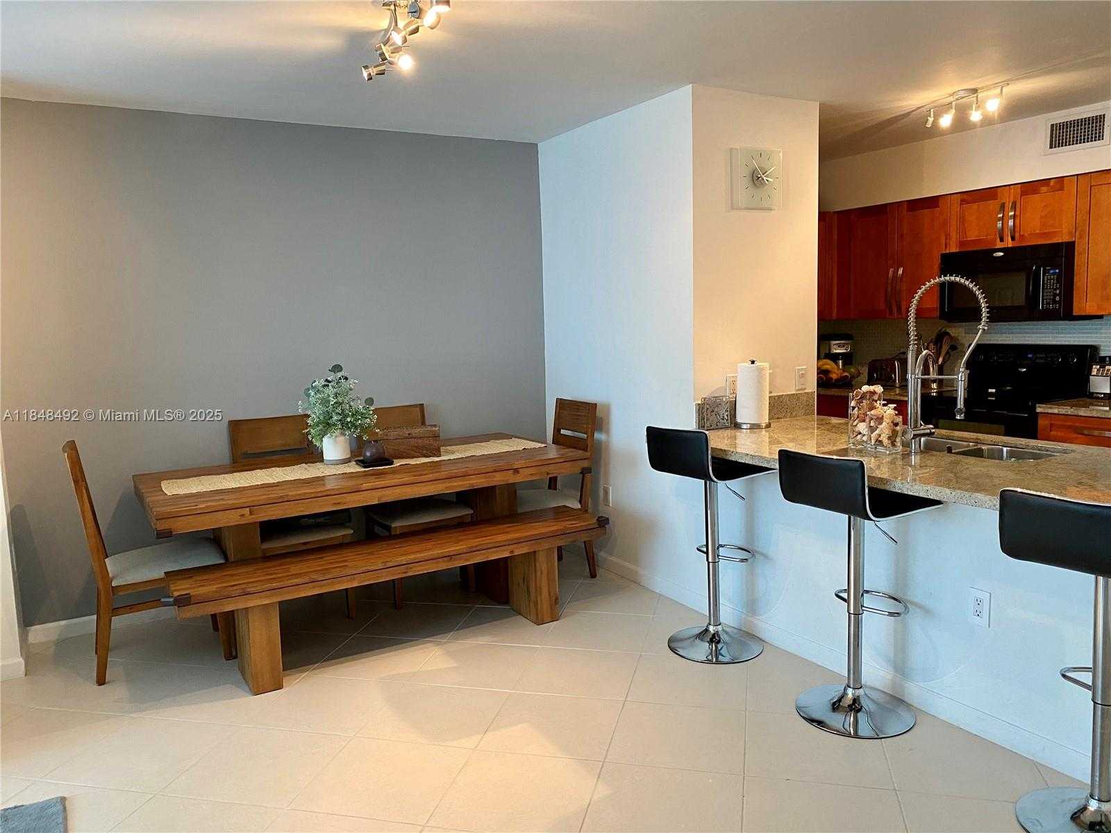 Small Image of 1155 BRICKELL BAY DR #302, Miami Number 13