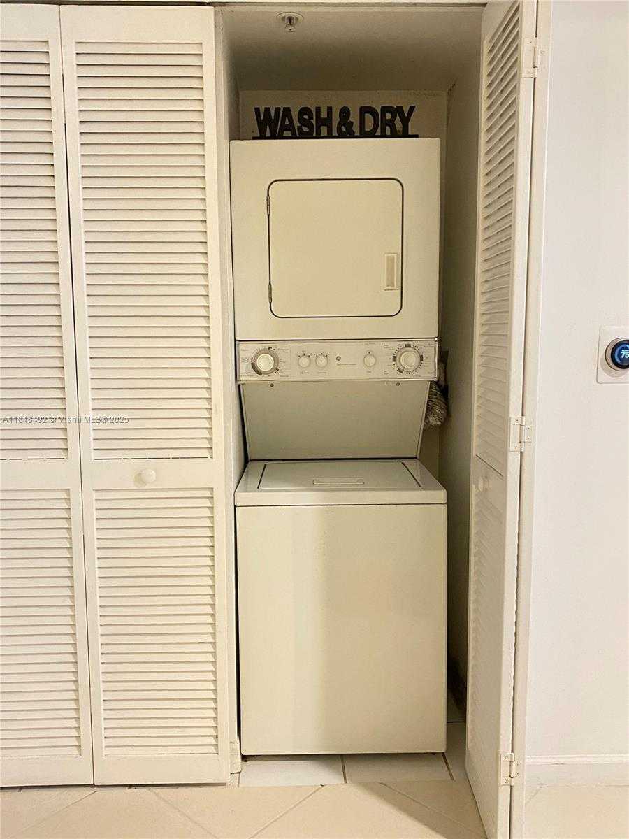 Small Image of 1155 BRICKELL BAY DR #302, Miami Number 16