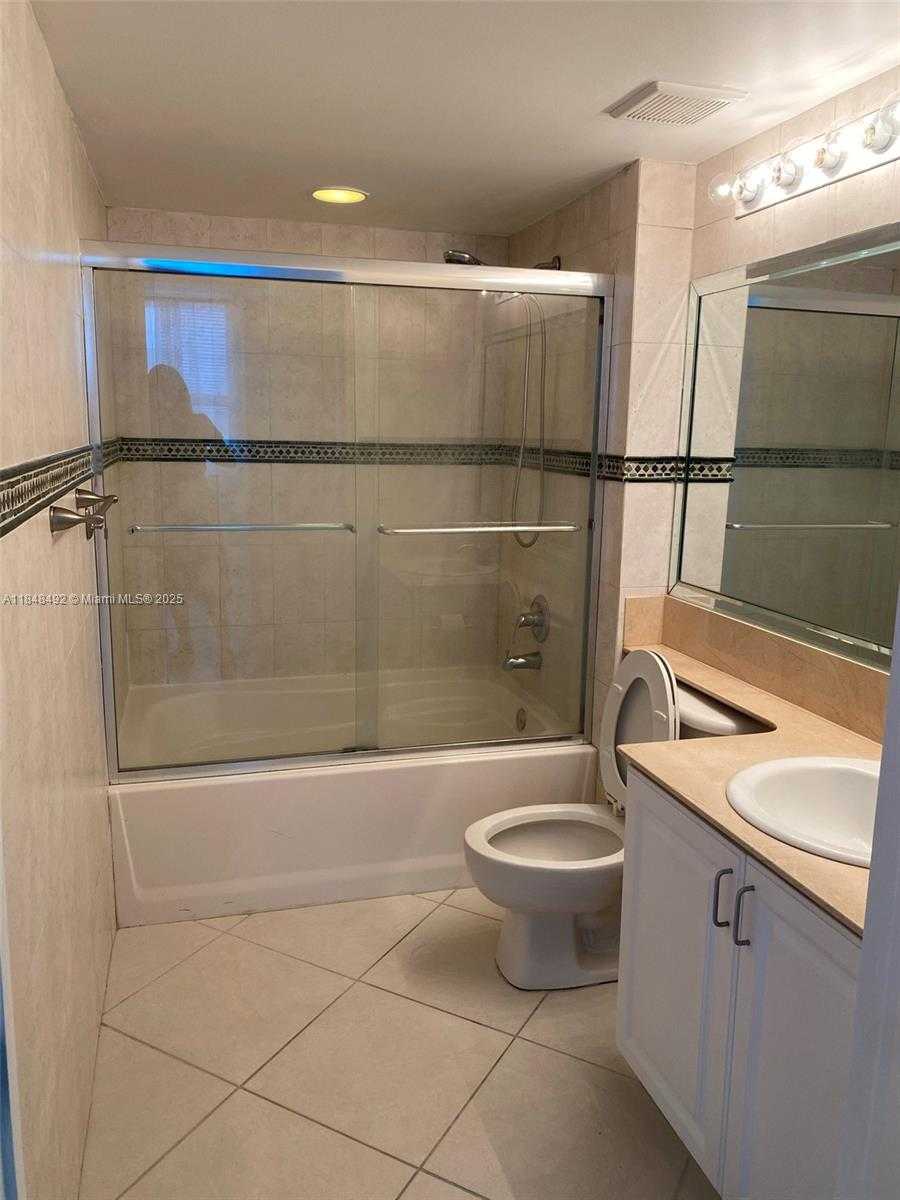 Small Image of 1155 BRICKELL BAY DR #302, Miami Number 21
