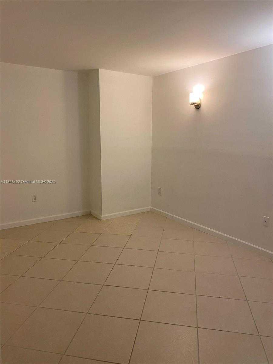 Small Image of 1155 BRICKELL BAY DR #302, Miami Number 27