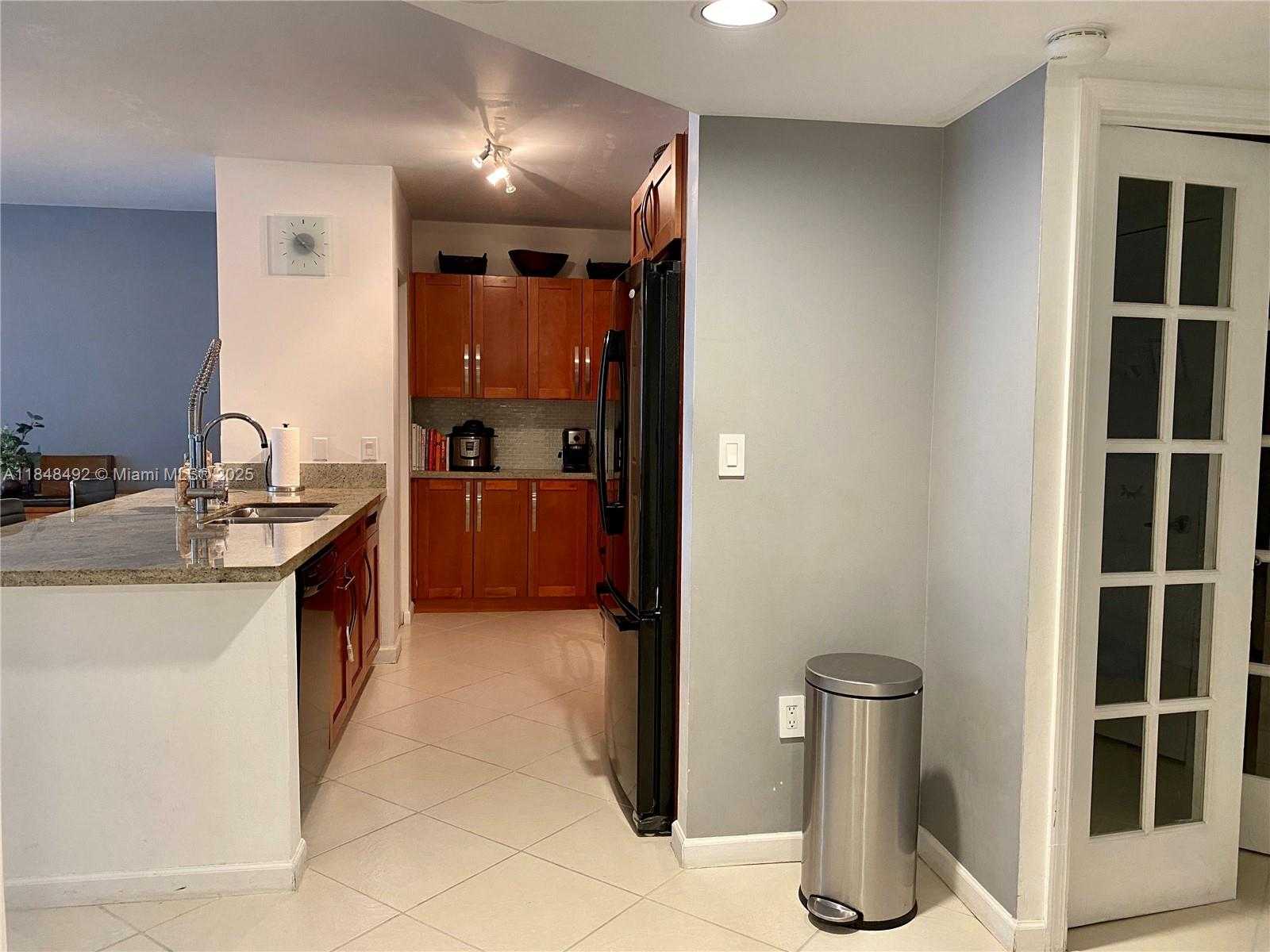 Small Image of 1155 BRICKELL BAY DR #302, Miami Number 3