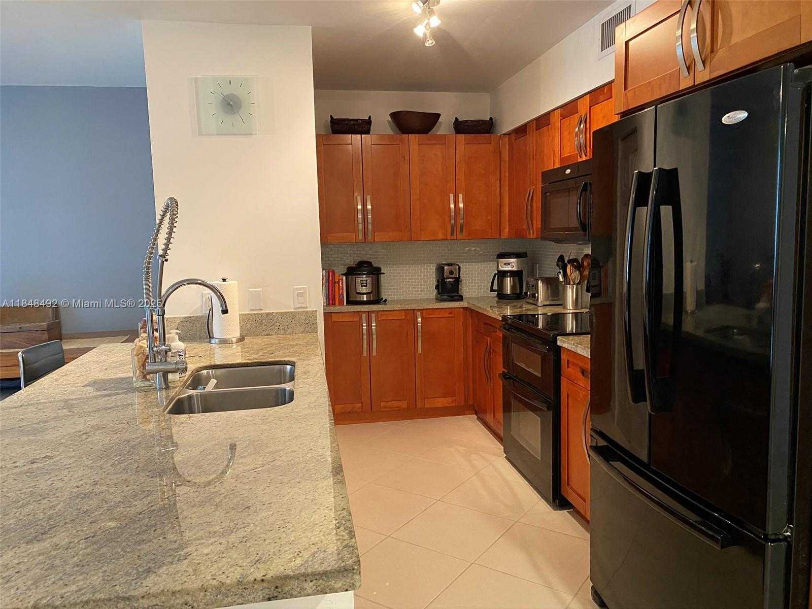Small Image of 1155 BRICKELL BAY DR #302, Miami Number 4