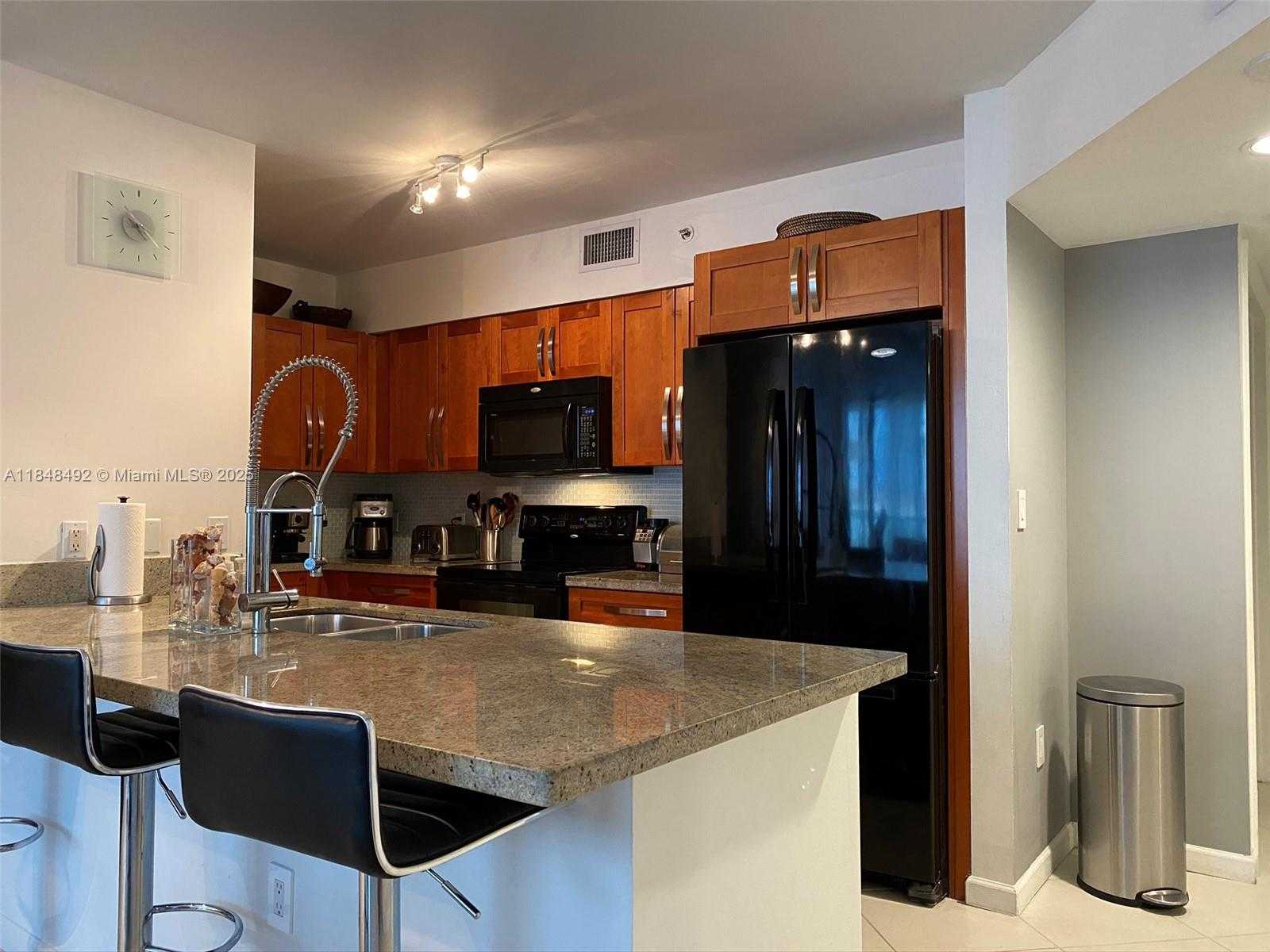Small Image of 1155 BRICKELL BAY DR #302, Miami Number 6
