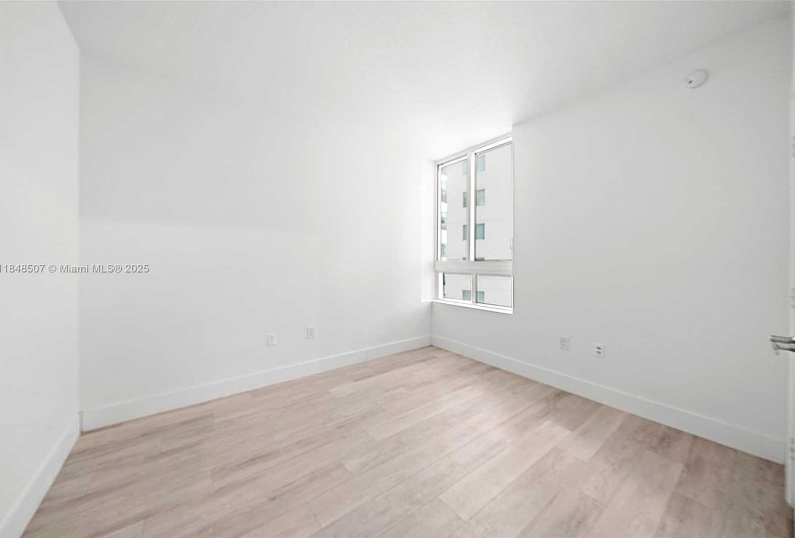 Small Image of 1900 NORTH BAYSHORE DR #2503, Miami Number 12