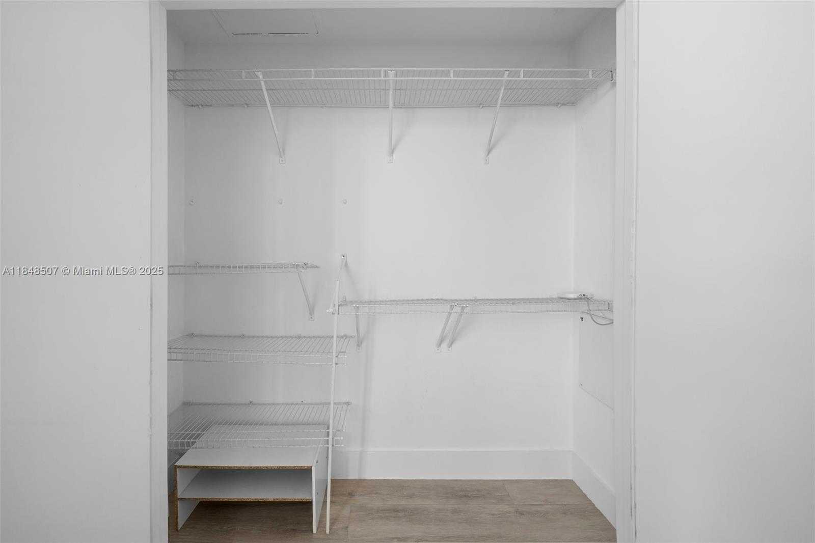 Small Image of 1900 NORTH BAYSHORE DR #2503, Miami Number 14