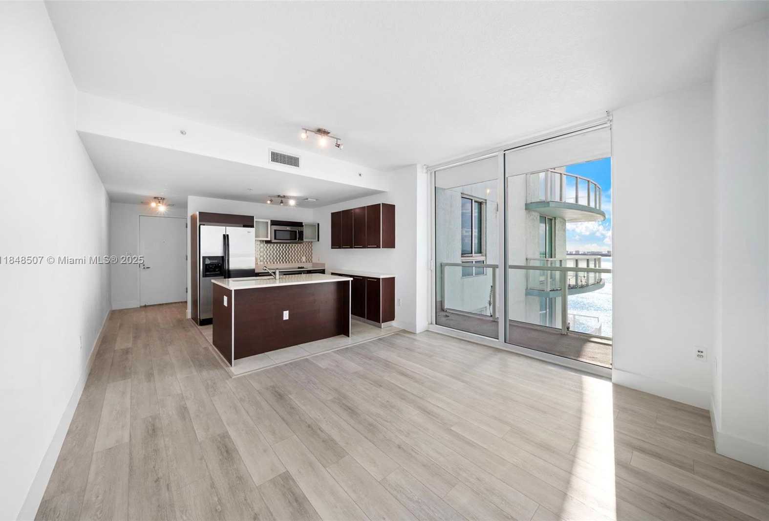 Small Image of 1900 NORTH BAYSHORE DR #2503, Miami Number 3