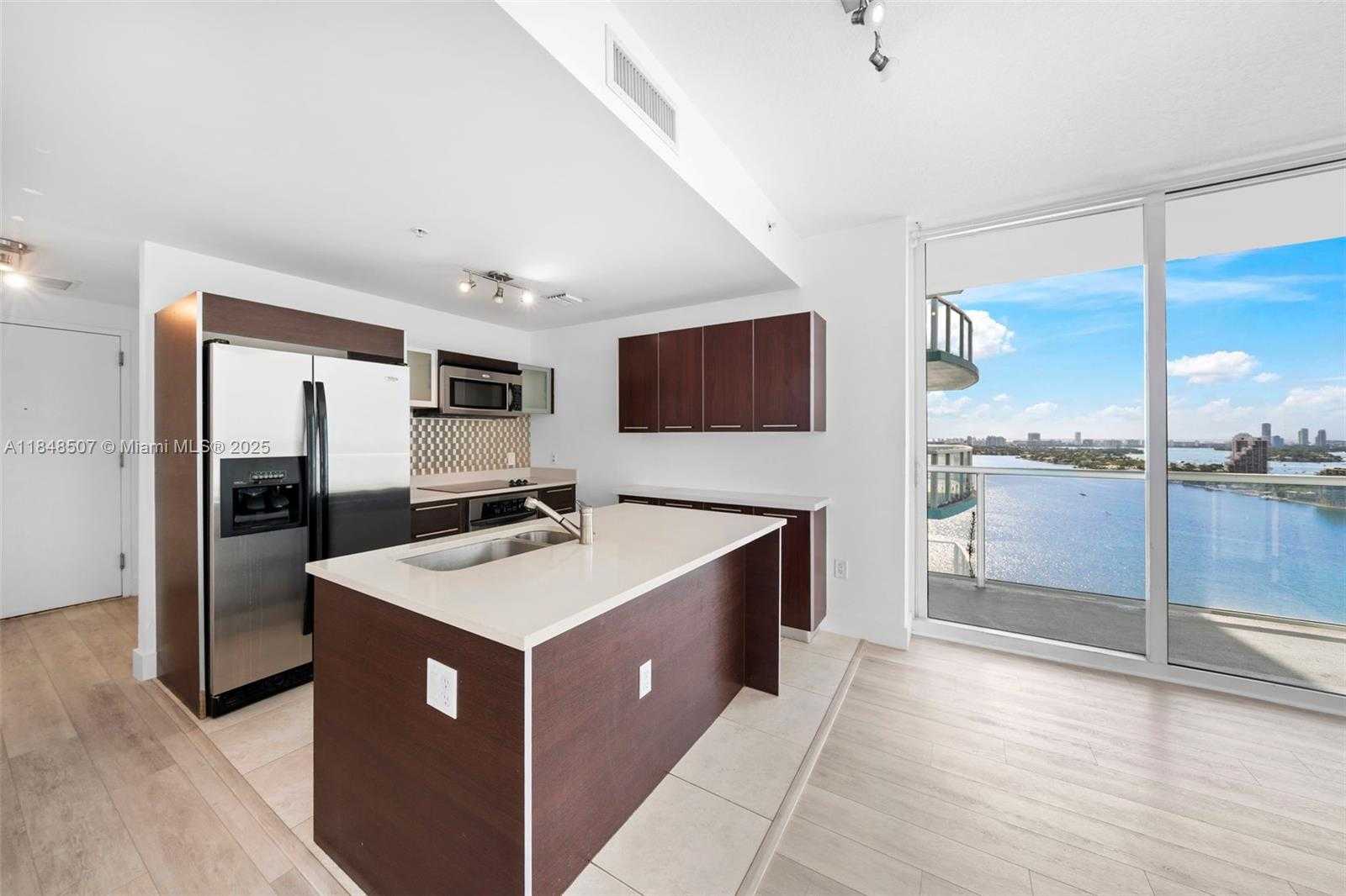 Small Image of 1900 NORTH BAYSHORE DR #2503, Miami Number 8