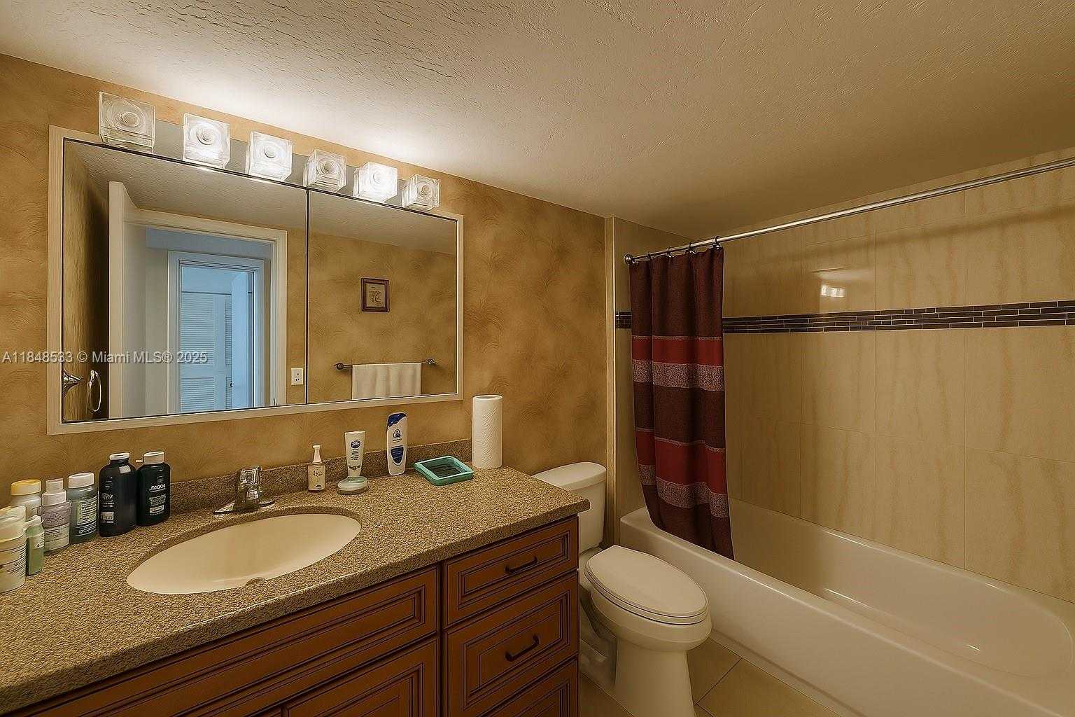 Small Image of 2030 SOUTH OCEAN DR #2004, Hallandale Beach Number 10