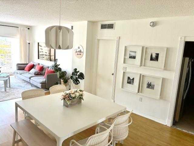 Small Image of 500 BAYVIEW DR #725, Sunny Isles Beach Number 10