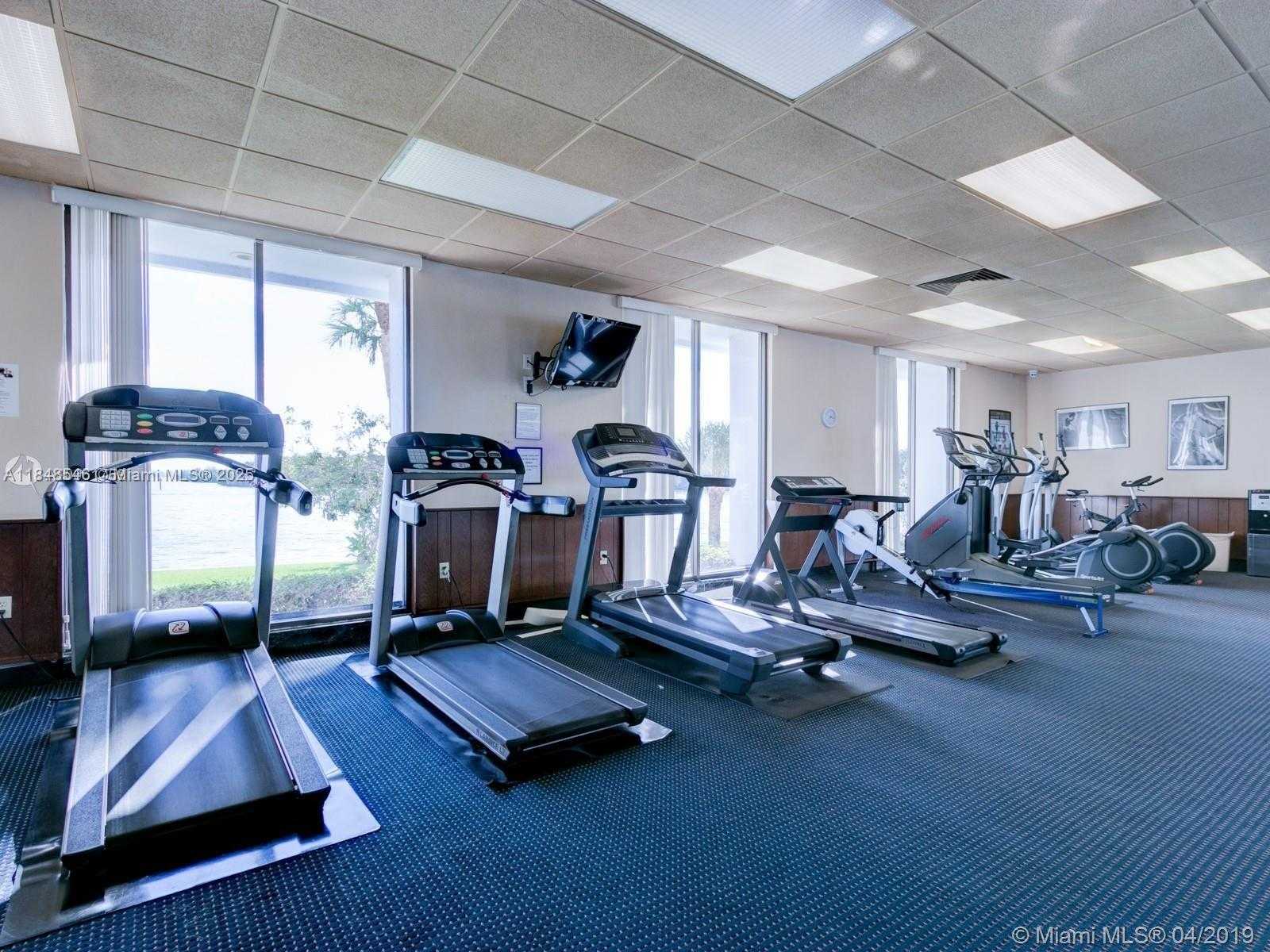 Small Image of 500 BAYVIEW DR #725, Sunny Isles Beach Number 18