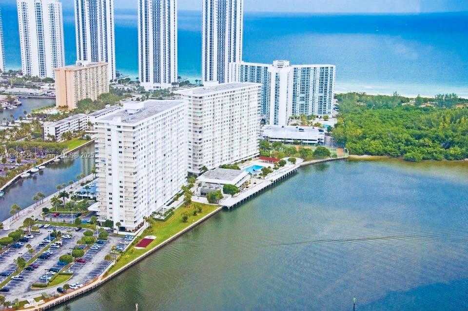 Small Image of 500 BAYVIEW DR #725, Sunny Isles Beach Number 2