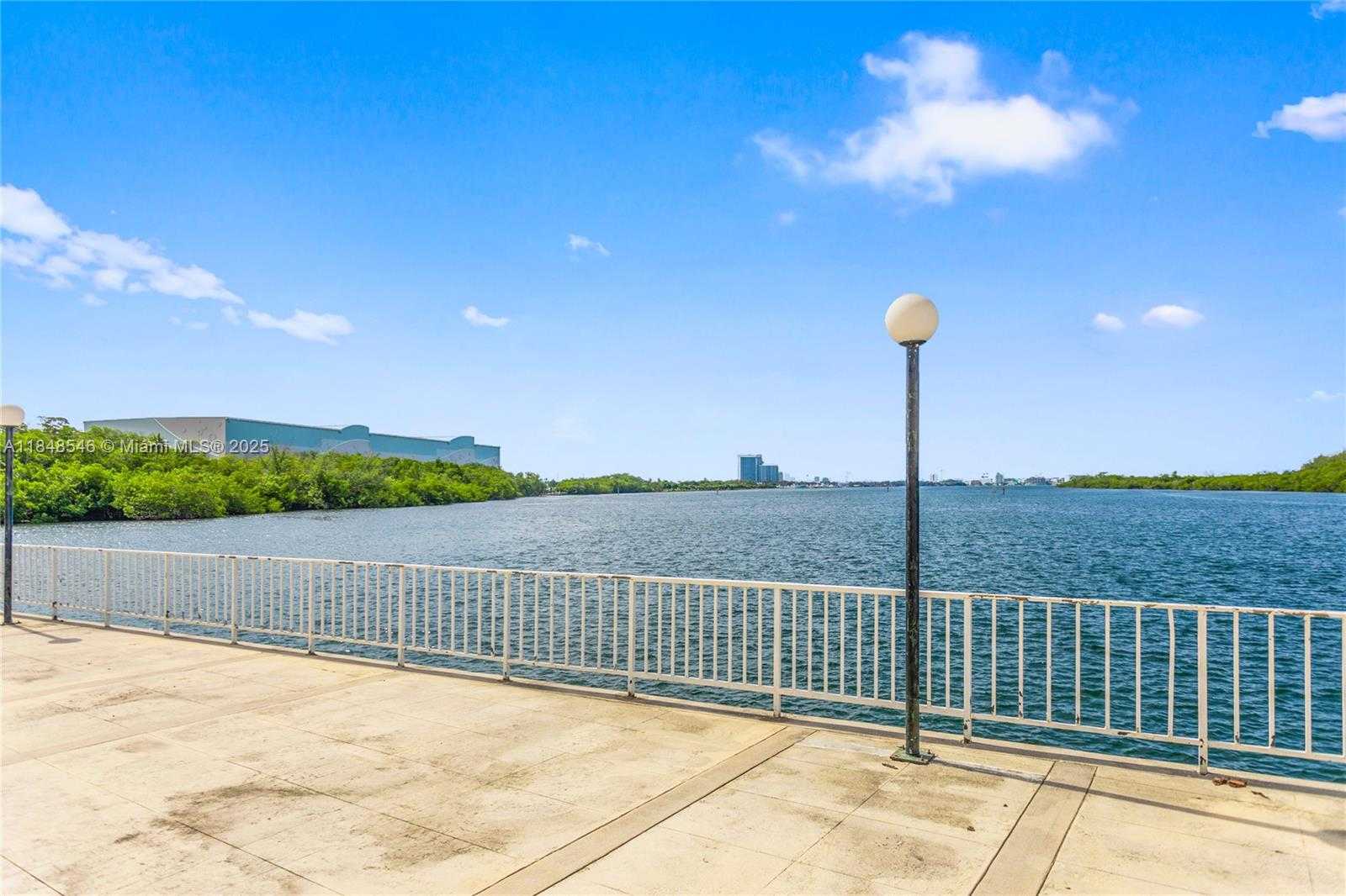 Small Image of 500 BAYVIEW DR #725, Sunny Isles Beach Number 23