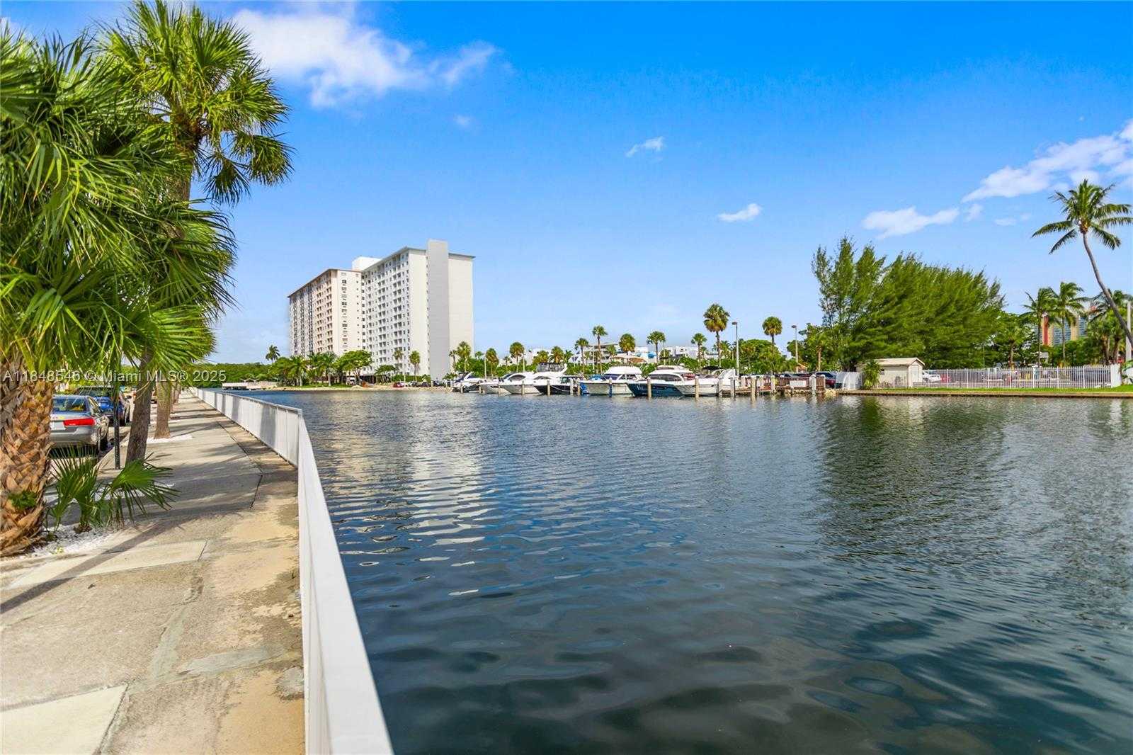 Small Image of 500 BAYVIEW DR #725, Sunny Isles Beach Number 24