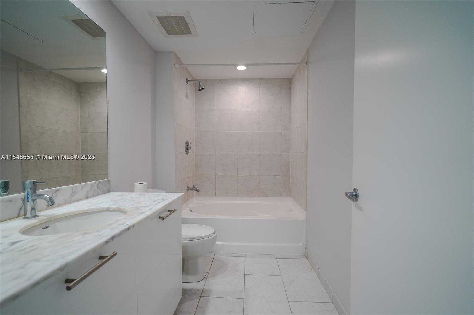 Small Image of 950 BRICKELL BAY DR #302, Miami Number 11