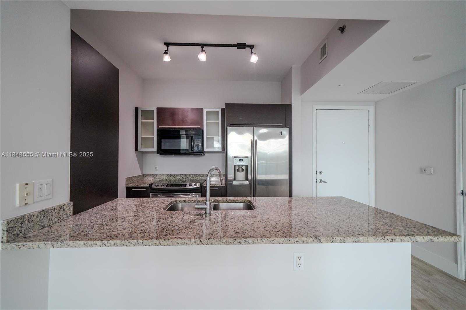 Small Image of 950 BRICKELL BAY DR #302, Miami Number 3