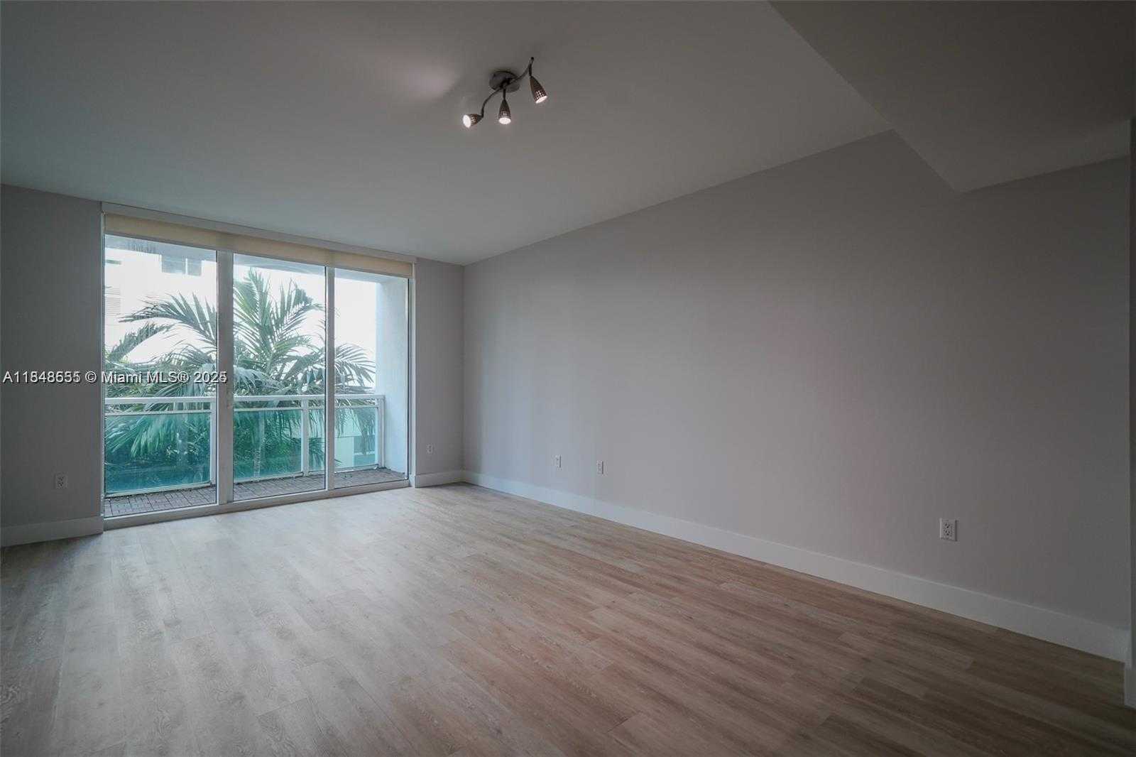 Small Image of 950 BRICKELL BAY DR #302, Miami Number 7