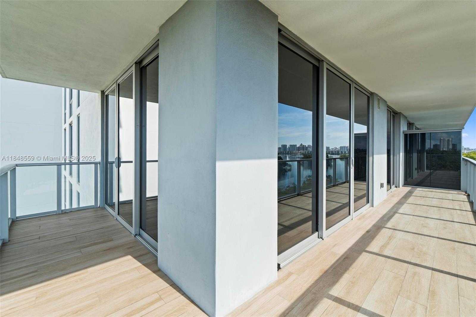 Small Image of 16385 Biscayne Blvd, Sunny Isles Beach, FL 33160, USA Number 13