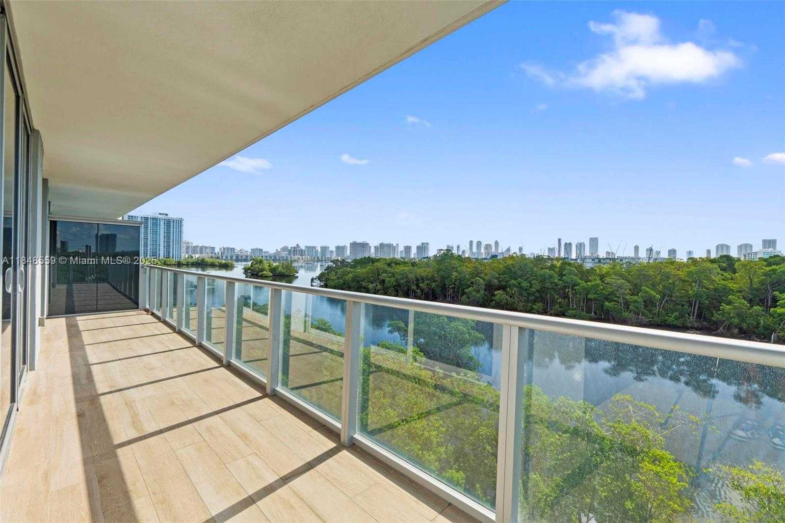 Small Image of 16385 Biscayne Blvd, Sunny Isles Beach, FL 33160, USA Number 15