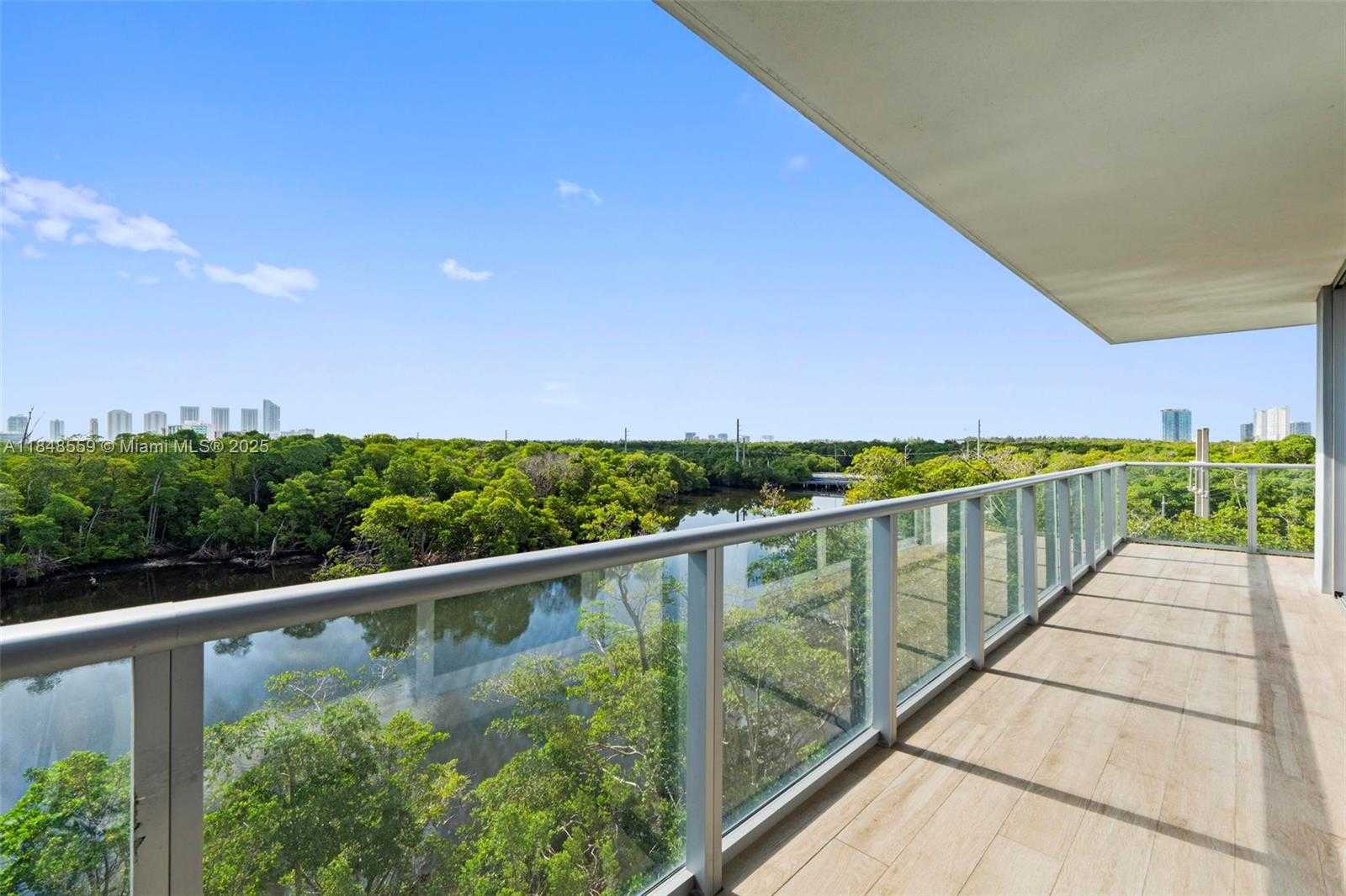 Small Image of 16385 Biscayne Blvd, Sunny Isles Beach, FL 33160, USA Number 16