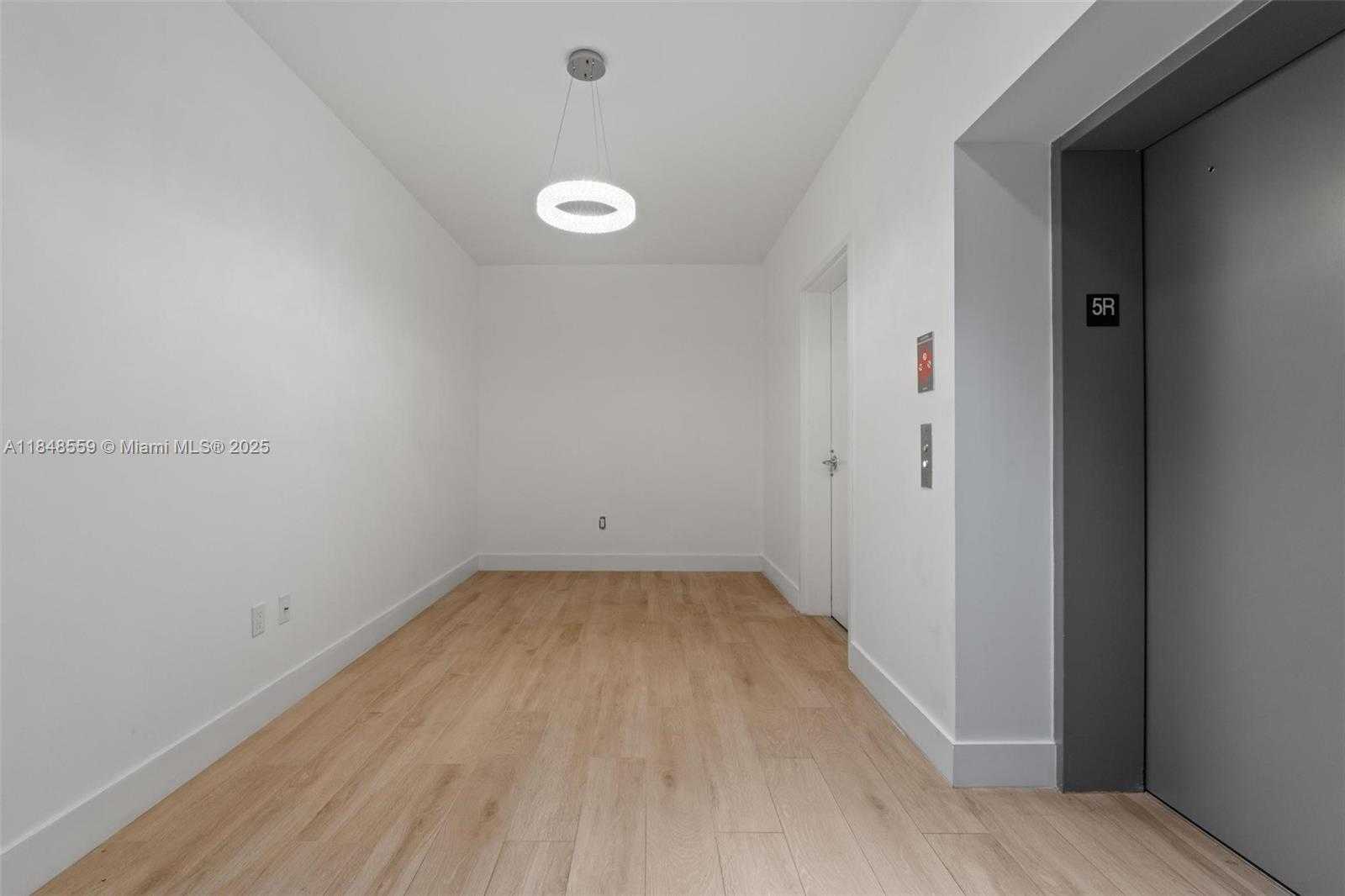 Small Image of 16385 Biscayne Blvd, Sunny Isles Beach, FL 33160, USA Number 2