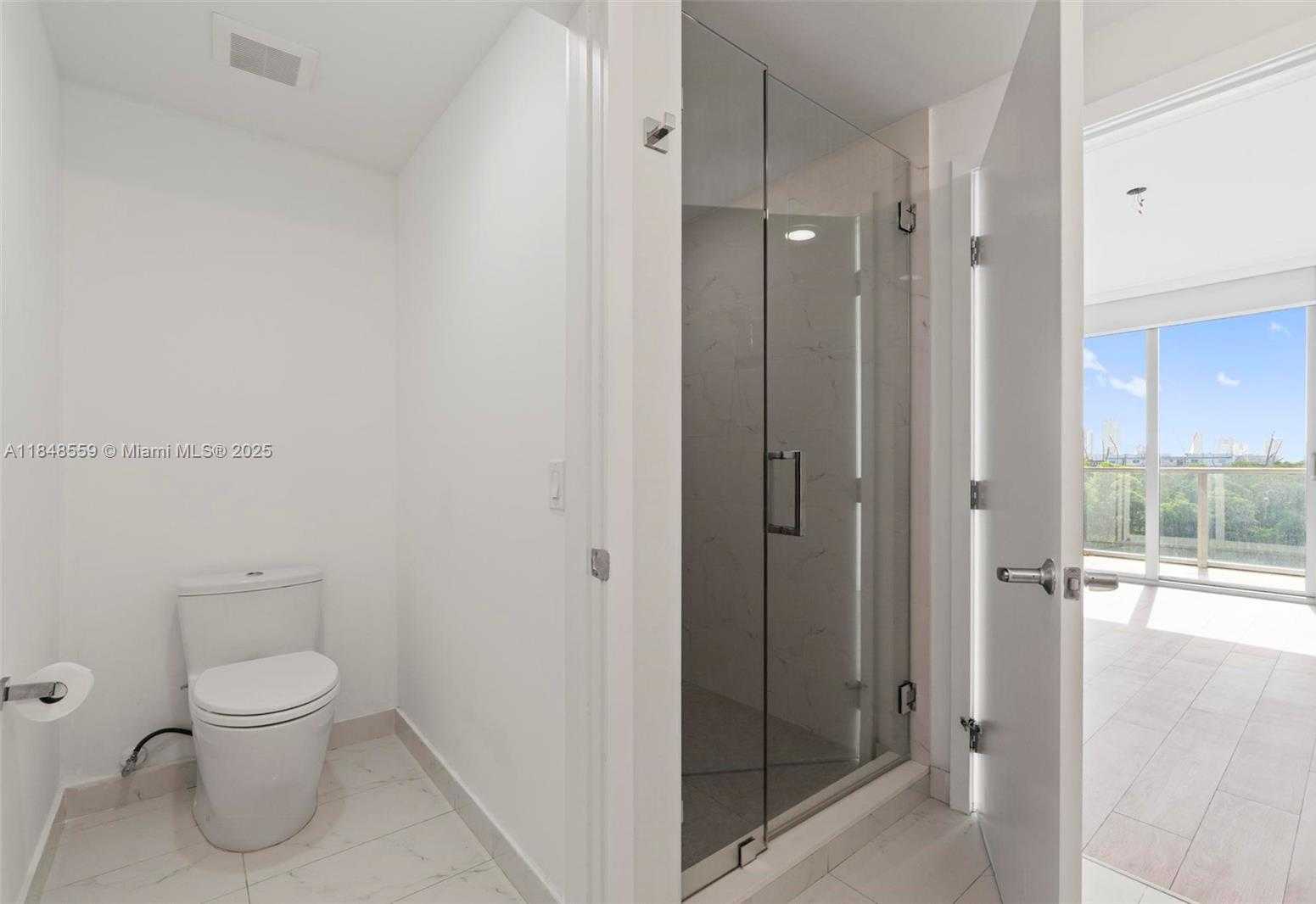Small Image of 16385 Biscayne Blvd, Sunny Isles Beach, FL 33160, USA Number 21