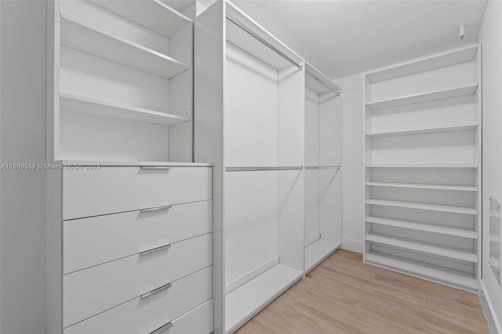 Small Image of 16385 Biscayne Blvd, Sunny Isles Beach, FL 33160, USA Number 23