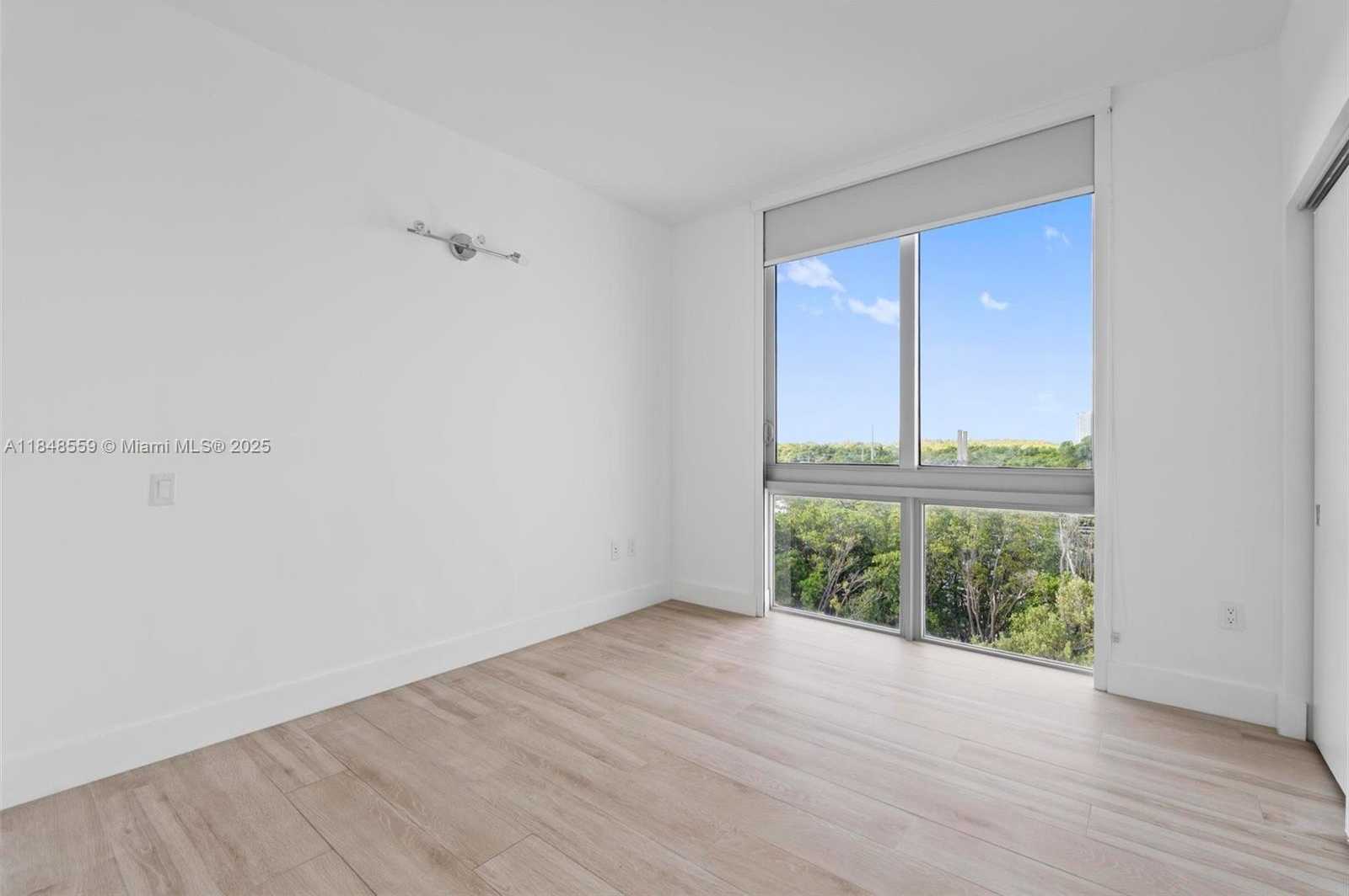 Small Image of 16385 Biscayne Blvd, Sunny Isles Beach, FL 33160, USA Number 24