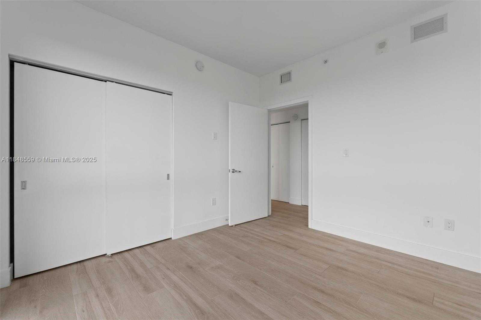 Small Image of 16385 Biscayne Blvd, Sunny Isles Beach, FL 33160, USA Number 25