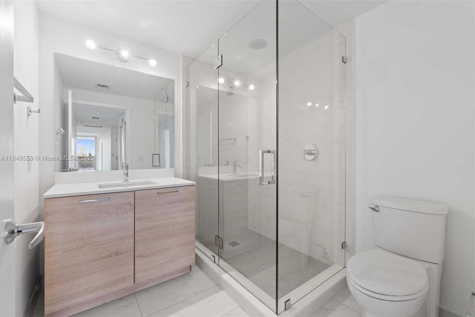 Small Image of 16385 Biscayne Blvd, Sunny Isles Beach, FL 33160, USA Number 26