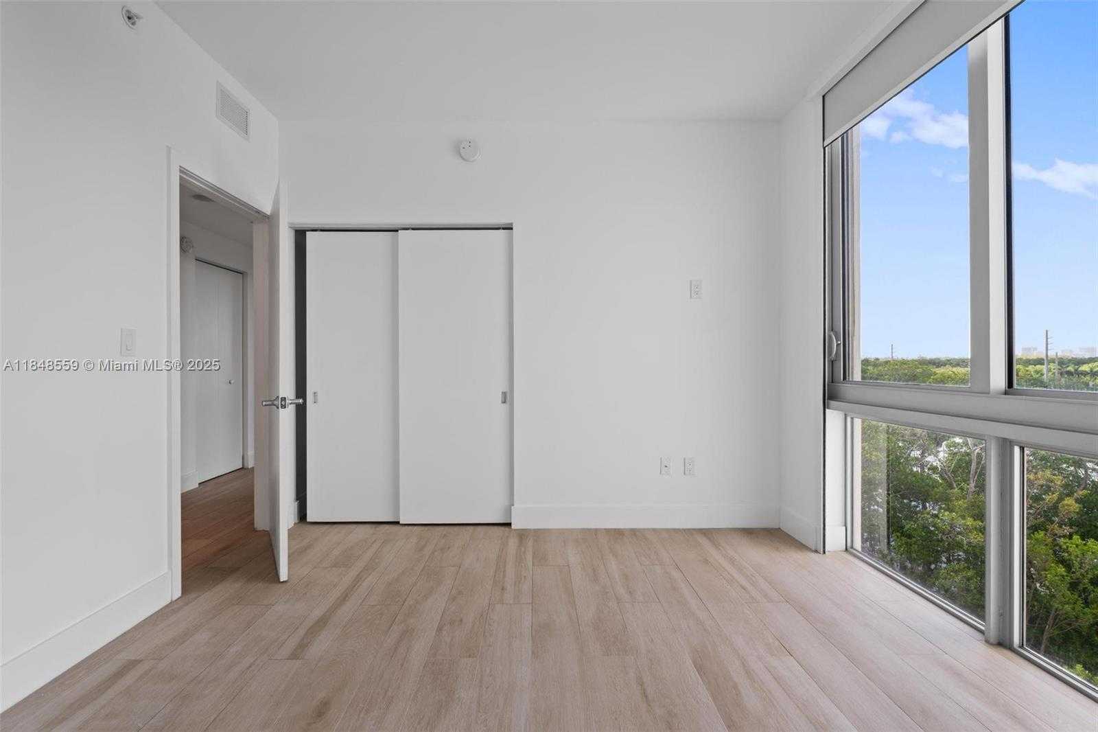 Small Image of 16385 Biscayne Blvd, Sunny Isles Beach, FL 33160, USA Number 28