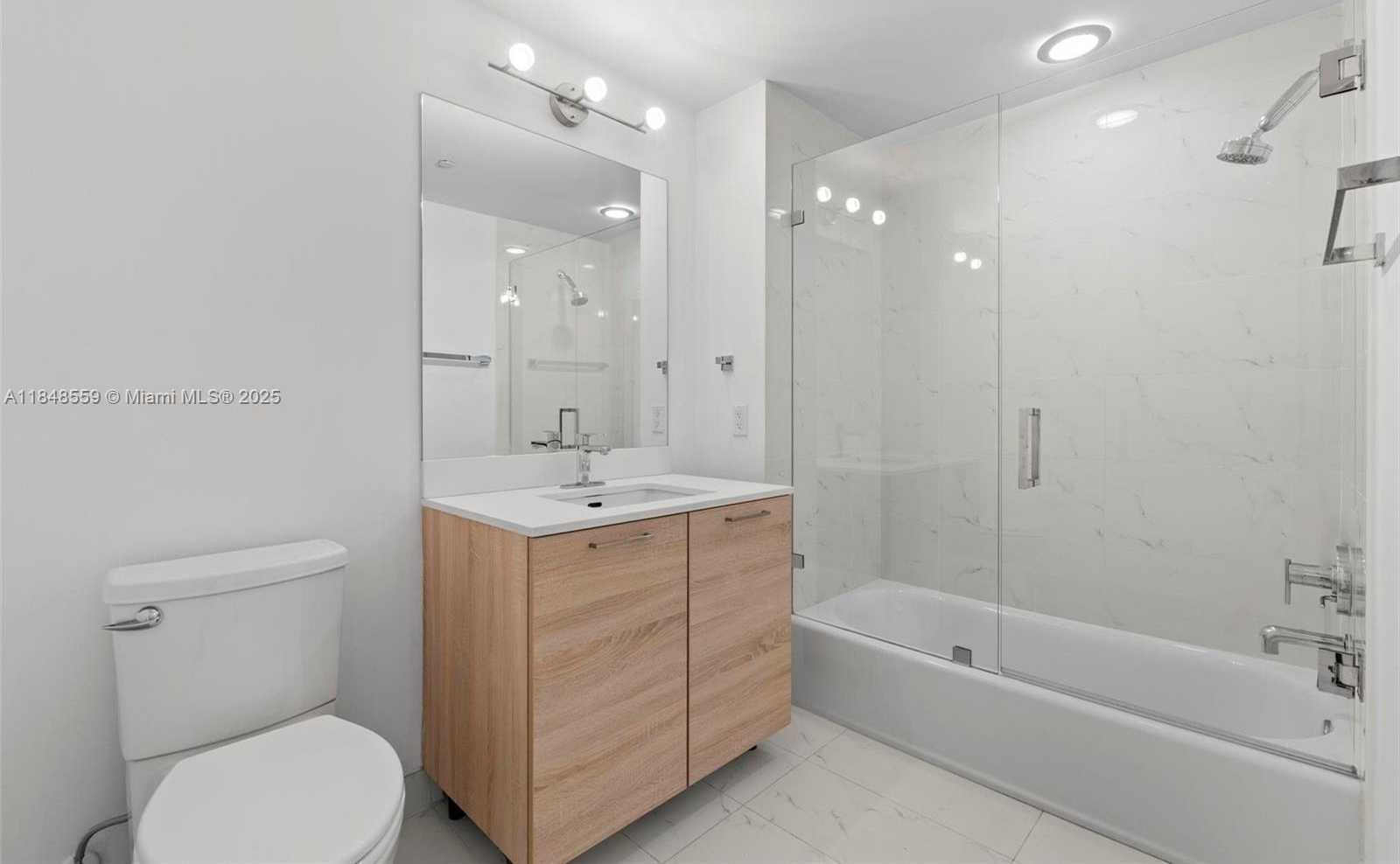 Small Image of 16385 Biscayne Blvd, Sunny Isles Beach, FL 33160, USA Number 30