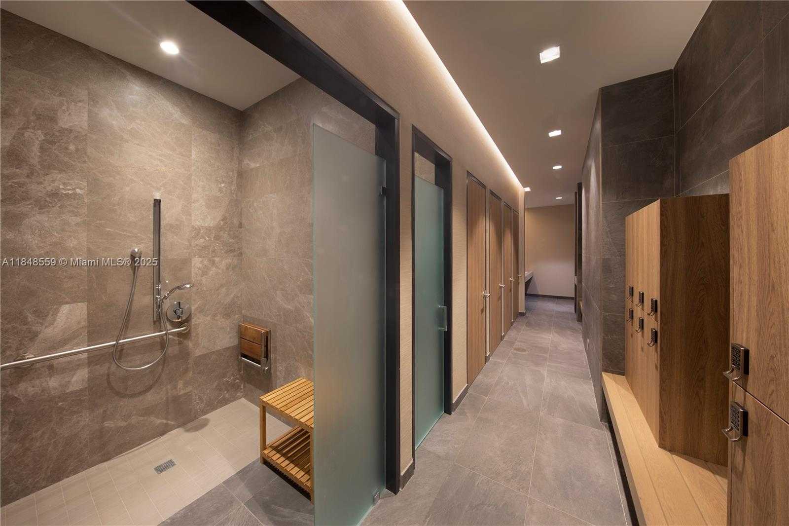 Small Image of 16385 Biscayne Blvd, Sunny Isles Beach, FL 33160, USA Number 41