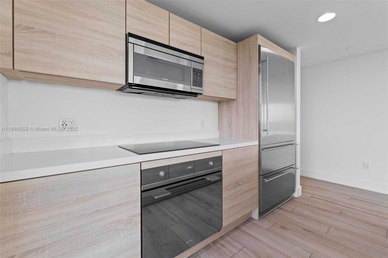 Small Image of 16385 Biscayne Blvd, Sunny Isles Beach, FL 33160, USA Number 7