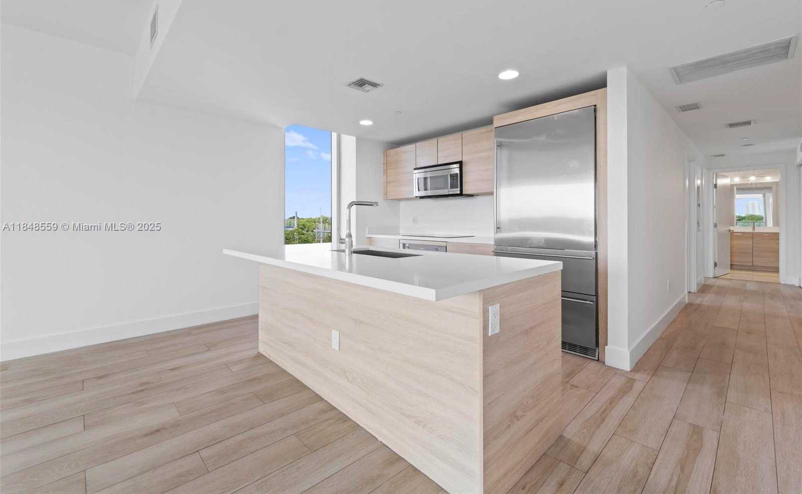 Small Image of 16385 Biscayne Blvd, Sunny Isles Beach, FL 33160, USA Number 9