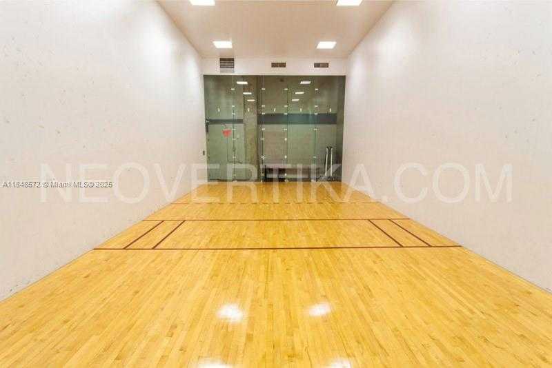 Small Image of 690 SOUTH WEST 1ST CT #1834, Miami Number 19